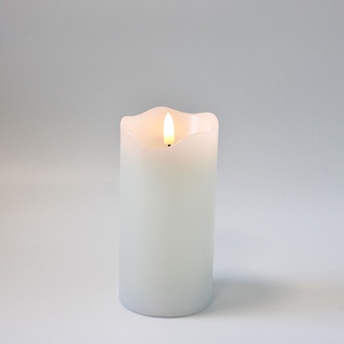 LED Blockljus 15 cm hög, flameffekt, vit - Ø7,5 cm, 15 cm hög, fungerar med fjärrkontroll, timer, äkta stearin