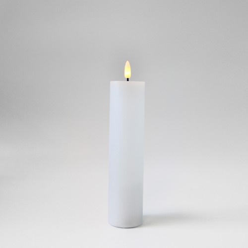 LED Blockljus 10cm hög, flameffekt, vit - Ø5cm, 20cm hög, fungerar med fjärrkontroll, timer, äkta stearin
