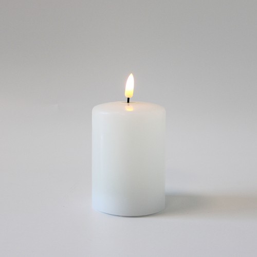 LED Blockljus 10cm hög, smält-look, flameffekt - Ø7,5cm, 10cm hög, fungerar m. fjärrkontroll, äkta stearin