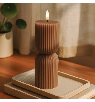 LED Timglas ljus 23cm hög, flameffekt, brun - Ø7,5cm, 23cm hög, fungerar med fjärrkontroll, timer, äkta stearin