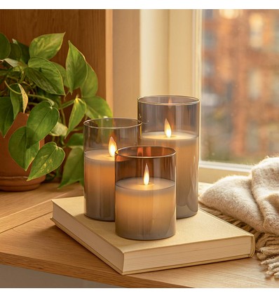 LED Blockljus set i rökfärgat glas Ø7,5cm, 3 st, fladdrande låga - Inkl. fjärrkontroll och timer, 10/12,5/15cm hög, äkta stearin