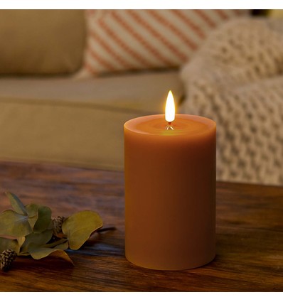 LED Blockljus 10cm hög, smält-look, flameffekt - Ø7,5cm, 10cm hög, fungerar m. fjärrkontroll, äkta stearin, vacker brun